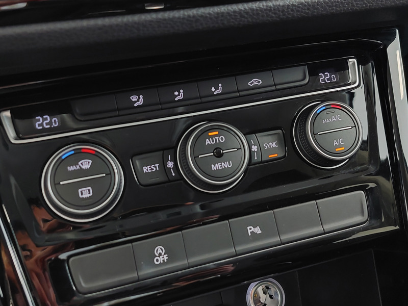 Image Volkswagen TOURAN 1.8 TSI 180 DSG7 Carat GPS Radar 7 places ACC Clim auto Ethanol Gtie 1 an