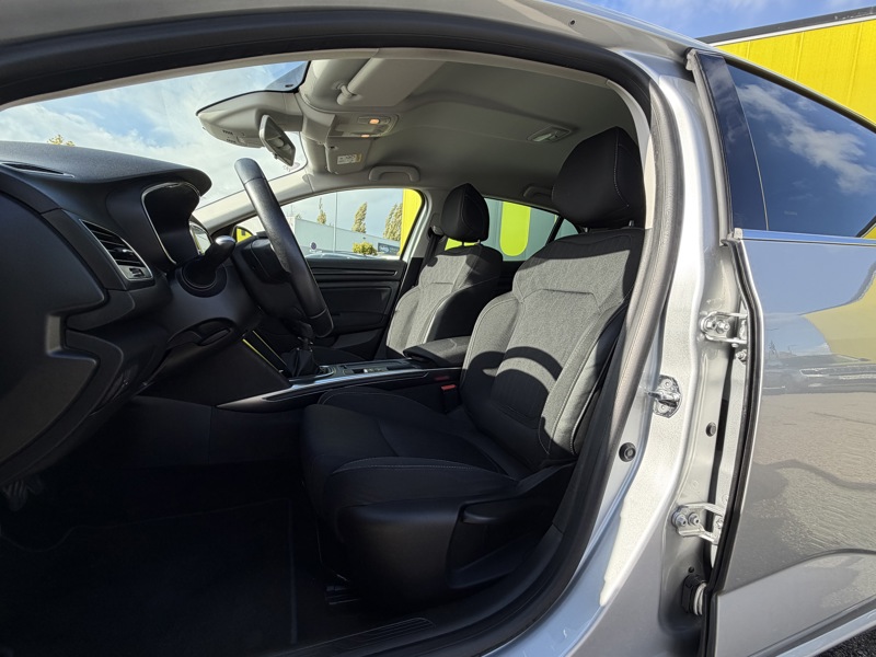 Image Renault MEGANE IV BERLINE 5 PTES. 1.3 TCe 115 Limited GPS Radar Régul Clim auto Gtie 1 an