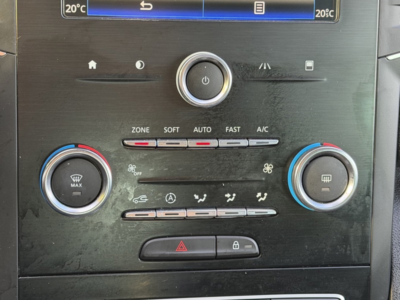 Image Renault MEGANE IV BERLINE 5 PTES. 1.3 TCe 115 Limited GPS Radar Régul Clim auto Gtie 1 an