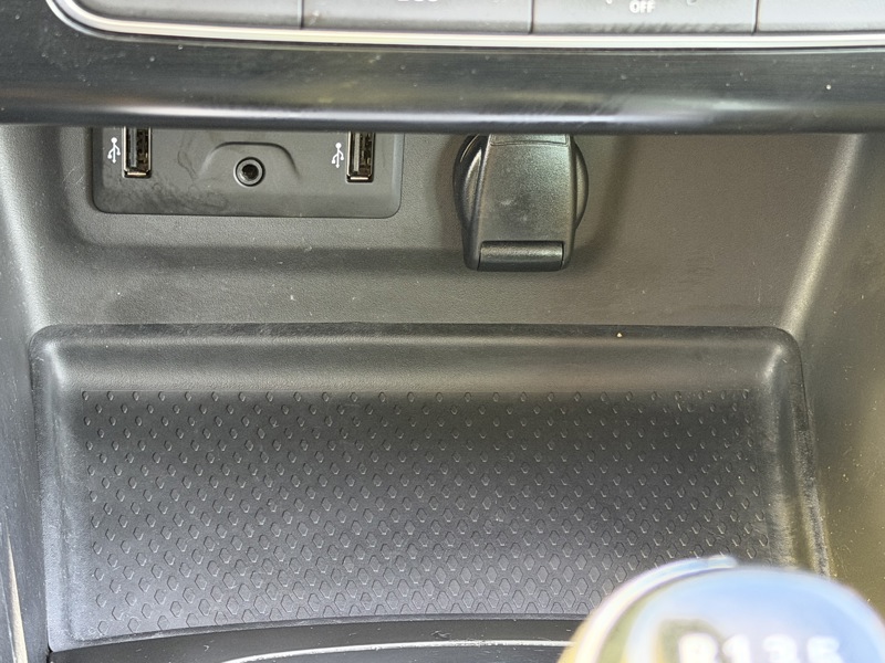 Image Renault MEGANE IV BERLINE 5 PTES. 1.3 TCe 115 Limited GPS Radar Régul Clim auto Gtie 1 an