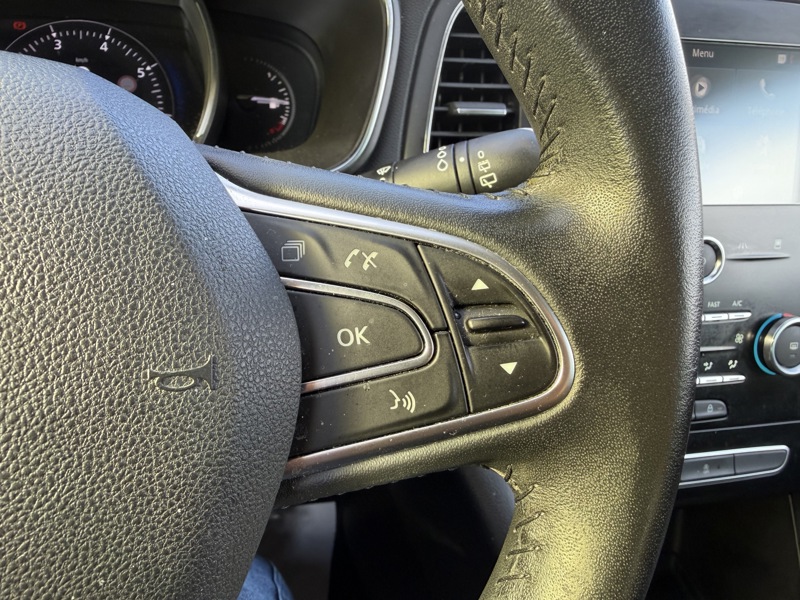 Image Renault MEGANE IV BERLINE 5 PTES. 1.3 TCe 115 Limited GPS Radar Régul Clim auto Gtie 1 an