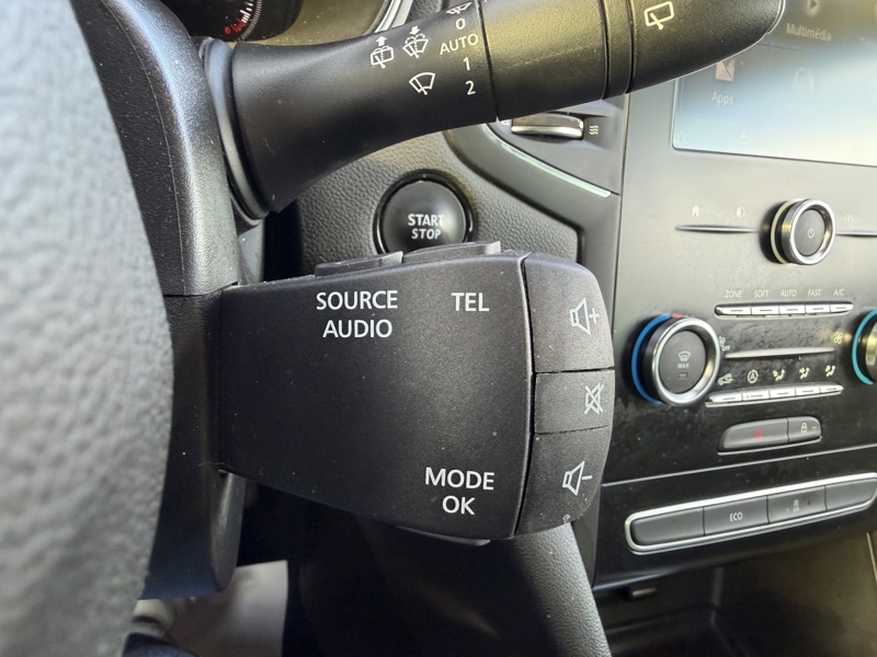 Image Renault MEGANE IV BERLINE 5 PTES. 1.3 TCe 115 Limited GPS Radar Régul Clim auto Gtie 1 an