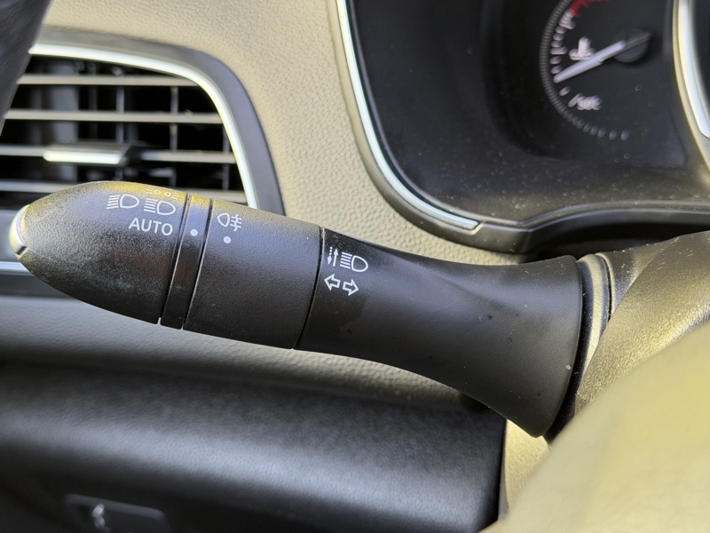 Image Renault MEGANE IV BERLINE 5 PTES. 1.3 TCe 115 Limited GPS Radar Régul Clim auto Gtie 1 an