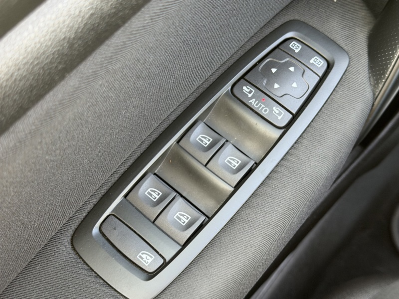 Image Renault MEGANE IV BERLINE 5 PTES. 1.3 TCe 115 Limited GPS Radar Régul Clim auto Gtie 1 an