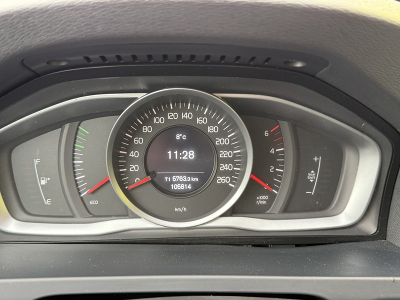 Image Volvo V60 BREAK D2 1.6 115 Momentum GPS GPS Bluetooth Radar Régul Clim auto  Gtie 1 an 