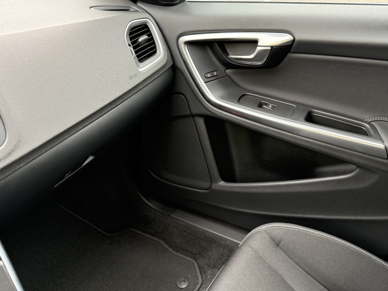 Image Volvo V60 BREAK D2 1.6 115 Momentum GPS GPS Bluetooth Radar Régul Clim auto  Gtie 1 an 