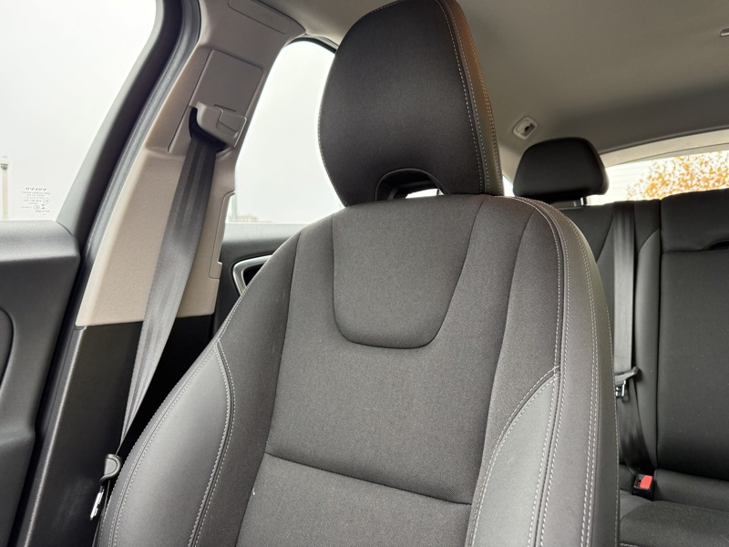 Image Volvo V60 BREAK D2 1.6 115 Momentum GPS GPS Bluetooth Radar Régul Clim auto  Gtie 1 an 