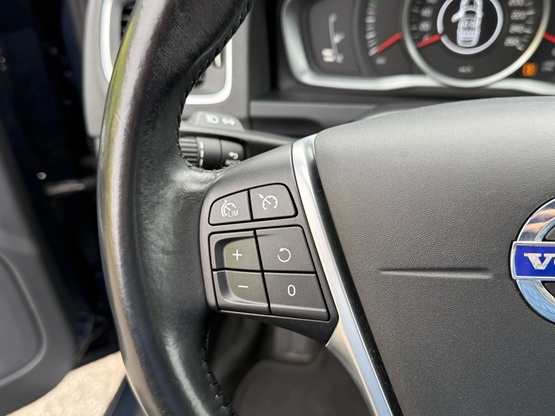 Image Volvo V60 BREAK D2 1.6 115 Momentum GPS GPS Bluetooth Radar Régul Clim auto  Gtie 1 an 