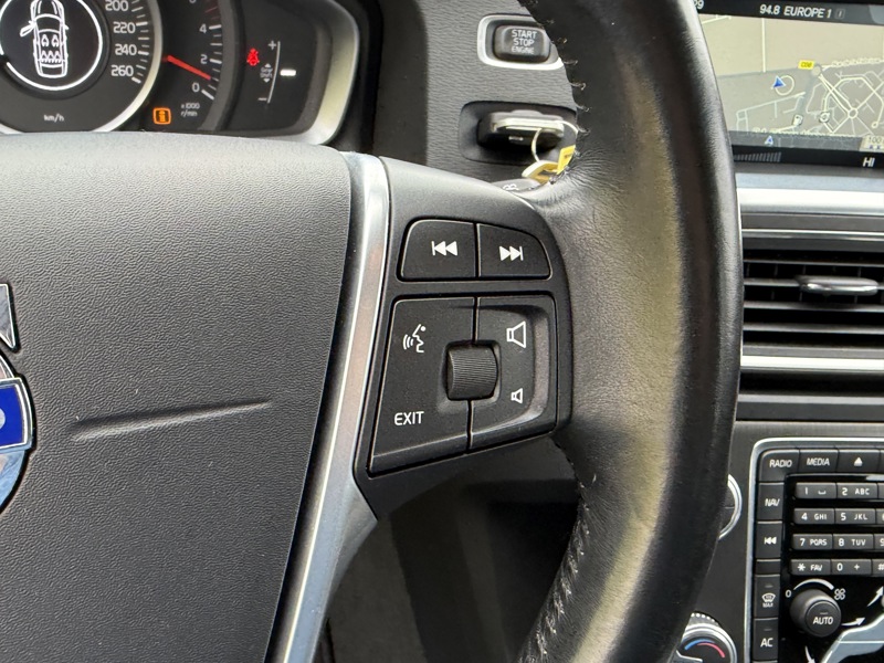 Image Volvo V60 BREAK D2 1.6 115 Momentum GPS GPS Bluetooth Radar Régul Clim auto  Gtie 1 an 