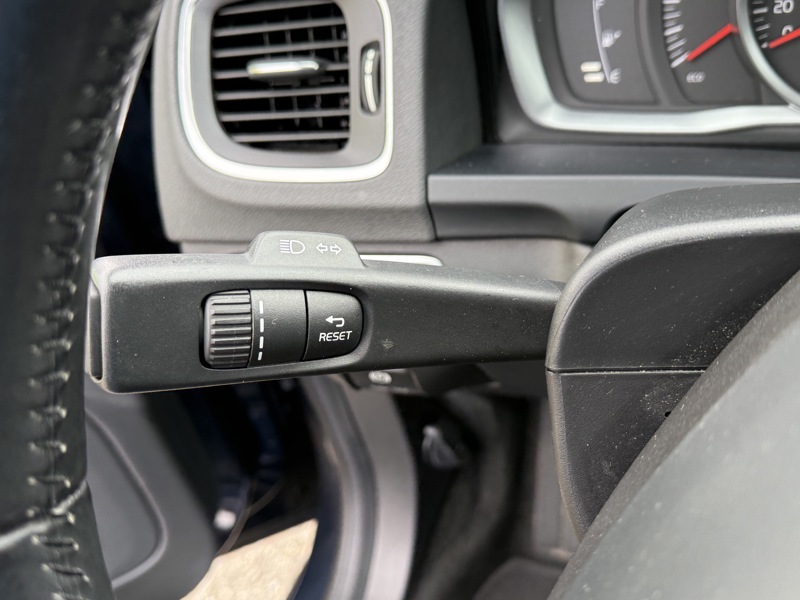 Image Volvo V60 BREAK D2 1.6 115 Momentum GPS GPS Bluetooth Radar Régul Clim auto  Gtie 1 an 