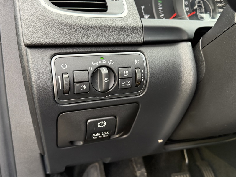 Image Volvo V60 BREAK D2 1.6 115 Momentum GPS GPS Bluetooth Radar Régul Clim auto  Gtie 1 an 