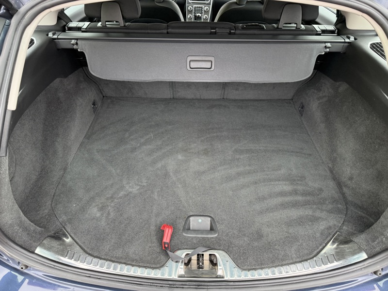 Image Volvo V60 BREAK D2 1.6 115 Momentum GPS GPS Bluetooth Radar Régul Clim auto  Gtie 1 an 