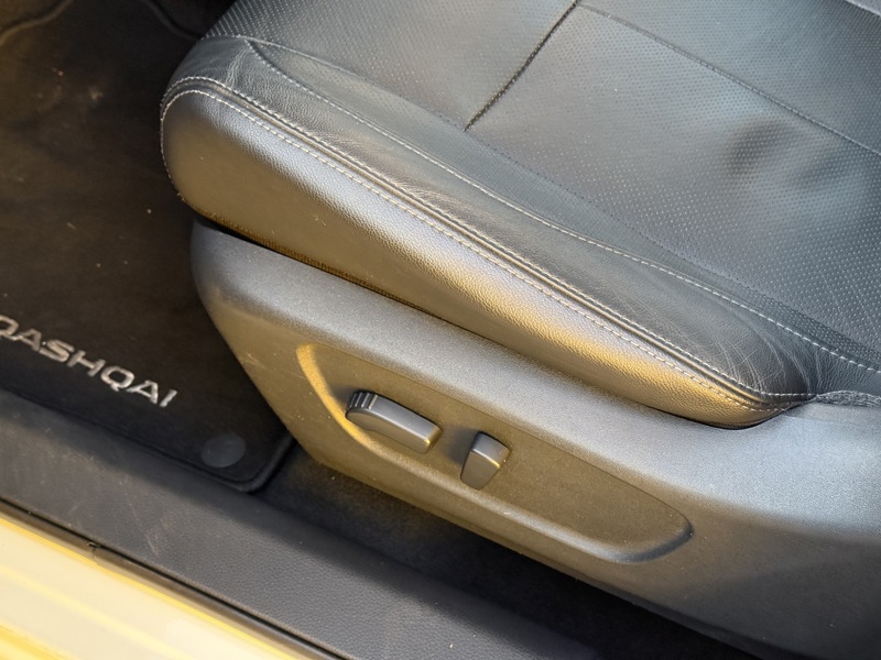 Image Nissan QASHQAI 1.2 116 Tekna GPS Caméra TO Sièges cuir élec chauffants Régul Clim auto Gtie 1 an 