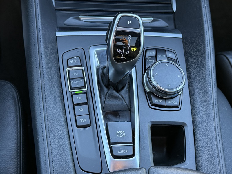 Image BMW X6 40d 3.0 313 Exclusive xDrive Xénon TO GPS Caméra HK HUD Sièges cuir élec chauff à mémoires Régul Cli