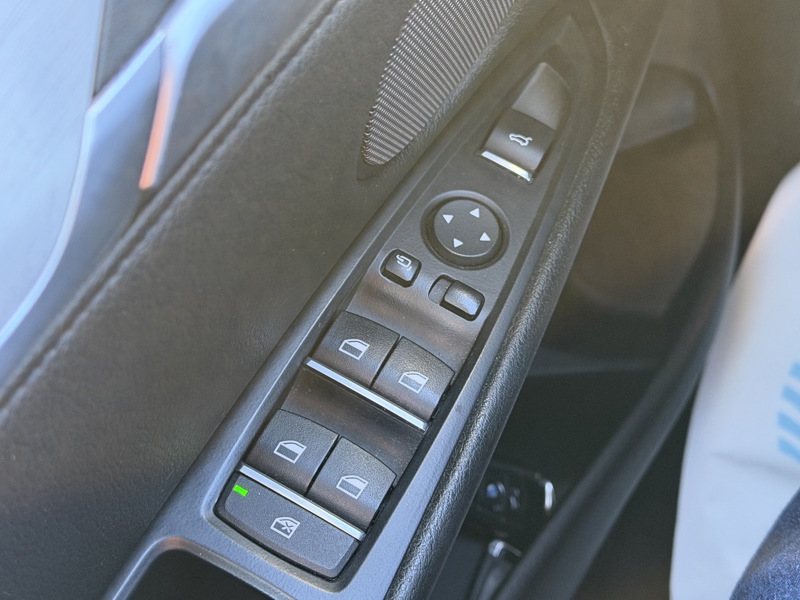 Image BMW X6 40d 3.0 313 Exclusive xDrive Xénon TO GPS Caméra HK HUD Sièges cuir élec chauff à mémoires Régul Cli