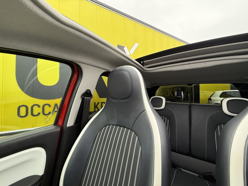 Image Renault TWINGO III 0.9 TCe 90 Intens Carplay Caméra Toit ouvrant Régul Clim auto Gtie 1 an 