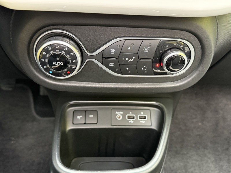 Image Renault TWINGO III 0.9 TCe 90 Intens Carplay Caméra Toit ouvrant Régul Clim auto Gtie 1 an 