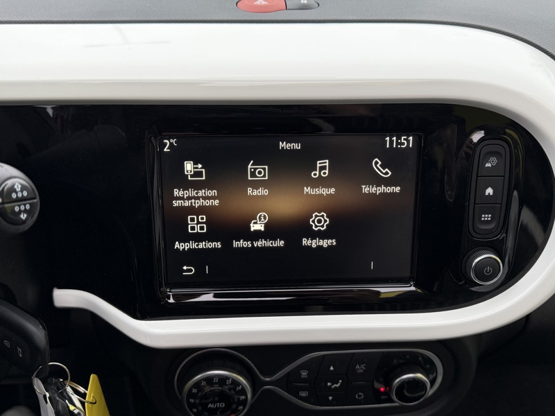 Image Renault TWINGO III 0.9 TCe 90 Intens Carplay Caméra Toit ouvrant Régul Clim auto Gtie 1 an 