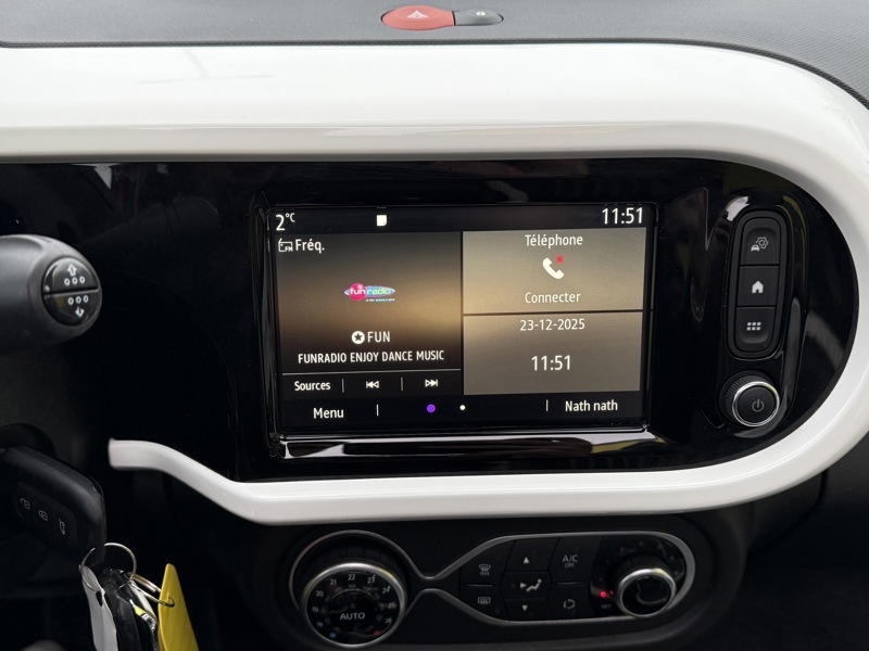 Image Renault TWINGO III 0.9 TCe 90 Intens Carplay Caméra Toit ouvrant Régul Clim auto Gtie 1 an 