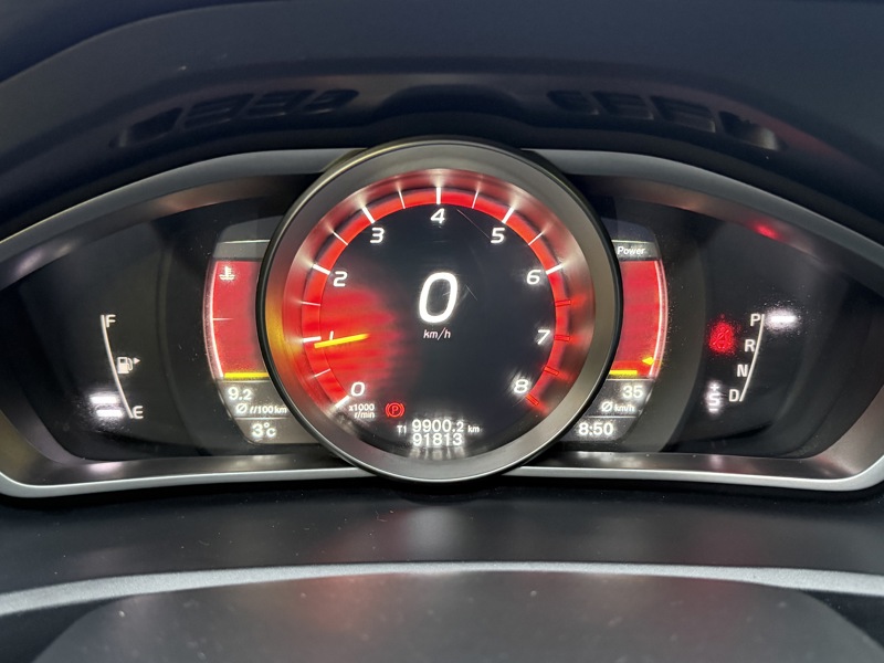 Image Volvo V40 T2 1.5 122 R-Design BVA6 Full leds GPS Radar Bluetooth Régul Clim auto  Gtie 1 an 