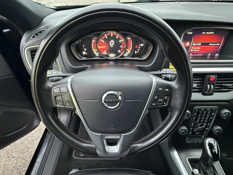 Image Volvo V40 T2 1.5 122 R-Design BVA6 Full leds GPS Radar Bluetooth Régul Clim auto  Gtie 1 an 