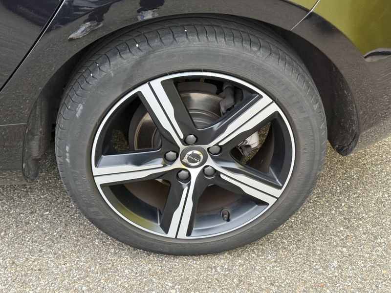 Image Volvo V40 T2 1.5 122 R-Design BVA6 Full leds GPS Radar Bluetooth Régul Clim auto  Gtie 1 an 