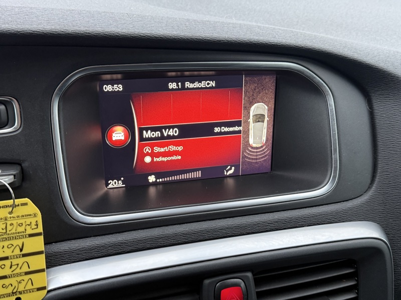 Image Volvo V40 T2 1.5 122 R-Design BVA6 Full leds GPS Radar Bluetooth Régul Clim auto  Gtie 1 an 