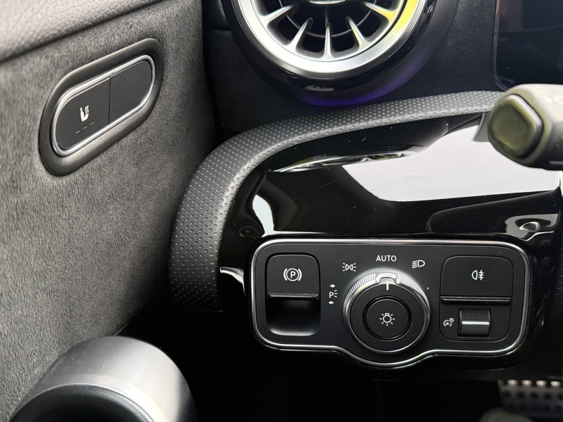 Image Mercedes-Benz CLASSE A 250 e 1.3 218 AMG Line Full leds TO GPS Caméra Carplay Sièges chauffants Régul Clim auto Gtie 1 an 