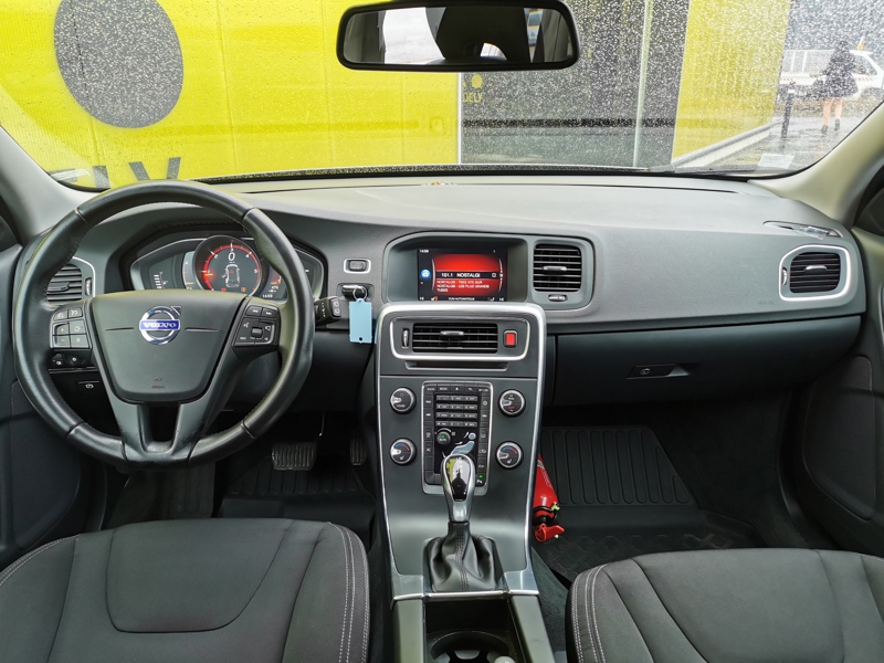 Image Volvo V60 CROSS COUNTRY 2.0 D 150 ch BVA8 D3 Siège chauffant Gps Bluetooth Régulateur/Limiteur 