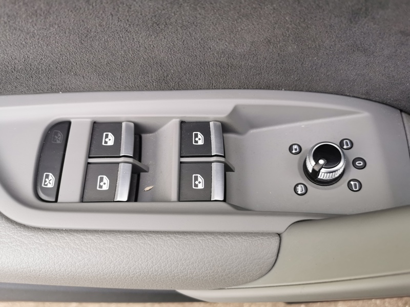 Image Audi Q5 SPORTBACK 40 TDI quattro S line 204 ch S-tronic7 Coffre électrique Clim Bi-zone Caméra Gps Bluetooth 