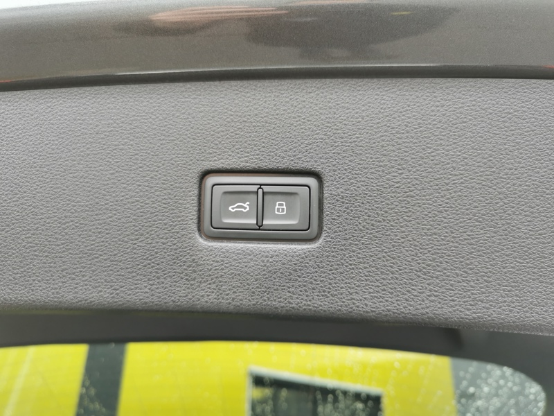 Image Audi SQ8 4.0 TFSI quattro 507 ch BVA8 Cuir électrique à mémoire chauffant Coffre électrique Toit ouvrant 