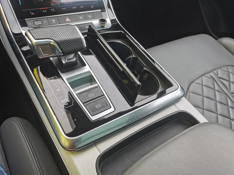 Image Audi SQ8 4.0 TFSI quattro 507 ch BVA8 Cuir électrique à mémoire chauffant Coffre électrique Toit ouvrant 