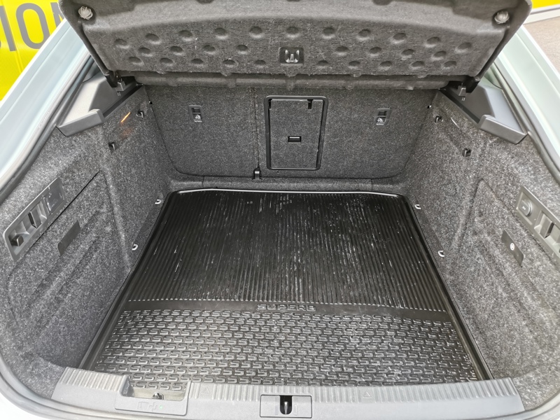 Image Skoda SUPERB BERLINE Sportline 1.8 TSI 180 ch DSG7 Siège électrique à mémoire chauffant Toit ouvrant Caméra Coffre électr