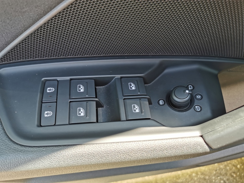 Image Audi ㍁匠潰瑲慢正⠠夸⥁〨⸳〲〲㸭) 40 TDI quattro S line 200 ch S-tronic7 Gps Apple Carplay Siège chauffant Clim Bi-zone Radar de stati