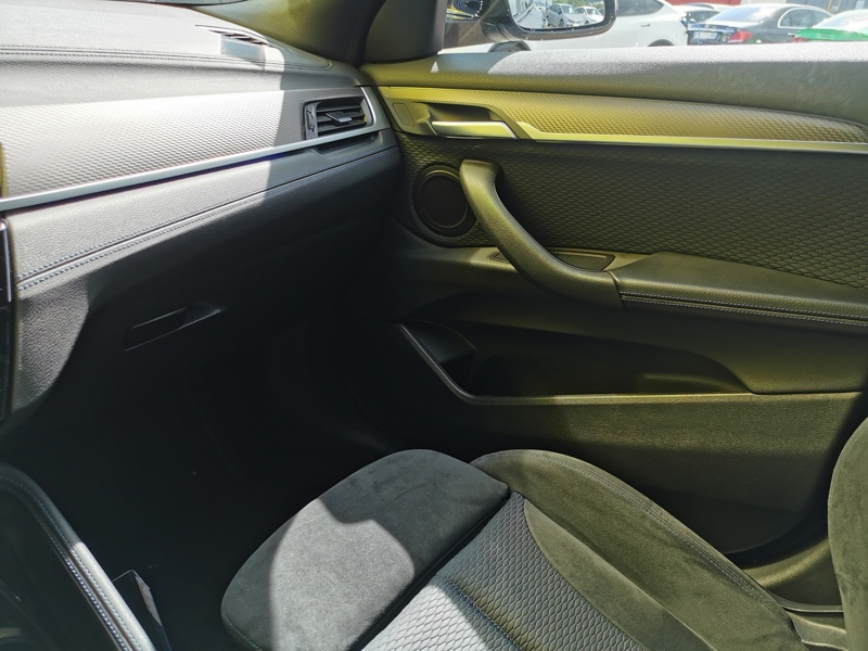 Image BMW SÉRIE X2 xDrive 18d M Sport 2.0 150 ch Siège électrique à mémoire chauffant Caméra Coffre électrique Gps Blue