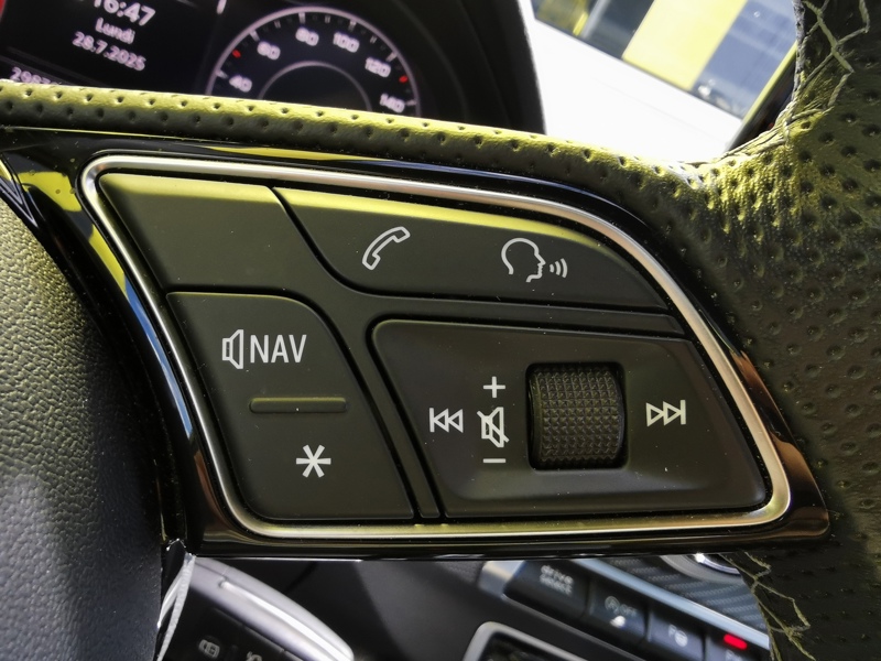 Image Audi Q2 35 TDI advanced S-line 150 ch S-tronic7 Siège chauffant Toit ouvrant Caméra Coffre électrique Gps Bl