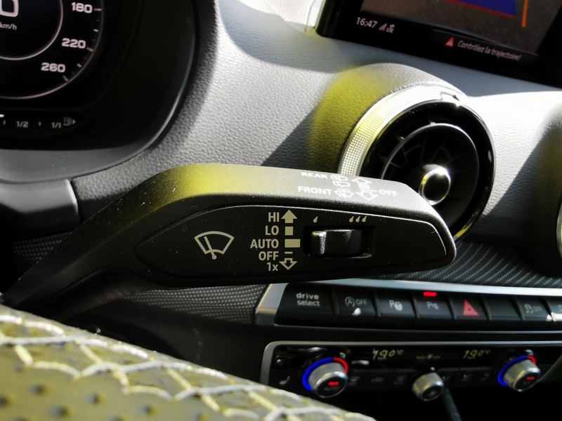 Image Audi Q2 35 TDI advanced S-line 150 ch S-tronic7 Siège chauffant Toit ouvrant Caméra Coffre électrique Gps Bl