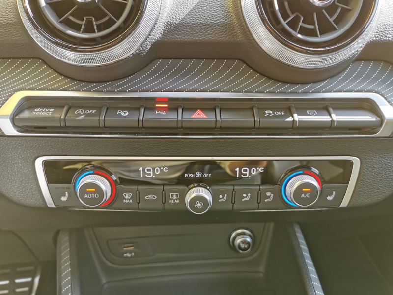 Image Audi Q2 35 TDI advanced S-line 150 ch S-tronic7 Siège chauffant Toit ouvrant Caméra Coffre électrique Gps Bl