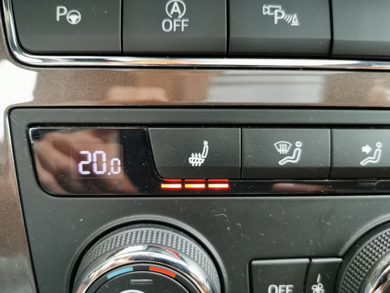 Image Seat ATECA Xcellence 4Drive 2.0 TSI 190 DSG7 Cuir électrique chauffant Toit ouvrant Bluetooth Gps Caméra Apple 