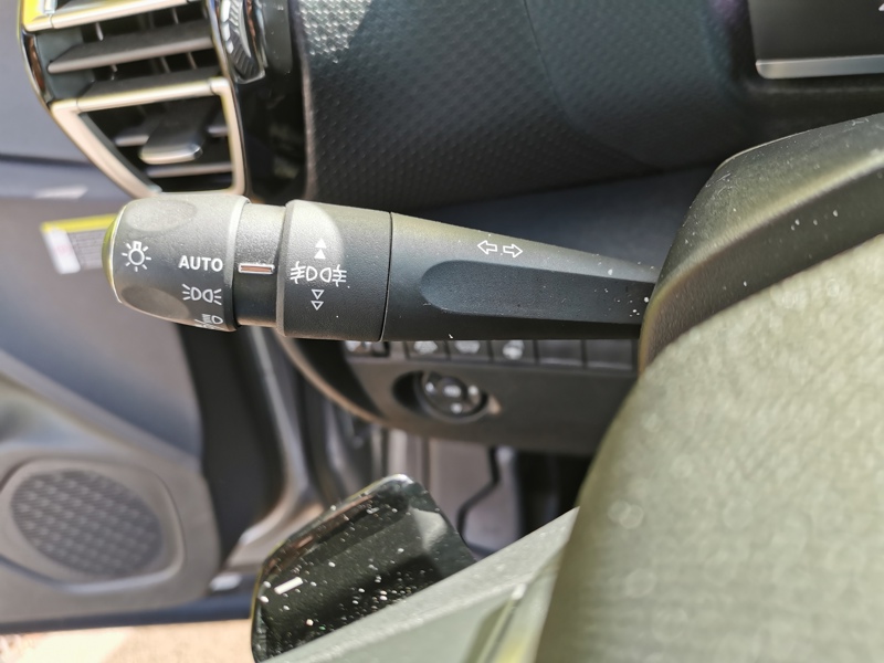 Image Citroën 㑃䈠牥楬敮⠠㤰㈮㈰ⴰ⤾ Shine 1.5 BlueHDI 130 ch BVA8 Siège chauffant Volant chauffant Gps Bluetooth Affichage tete haute Ca