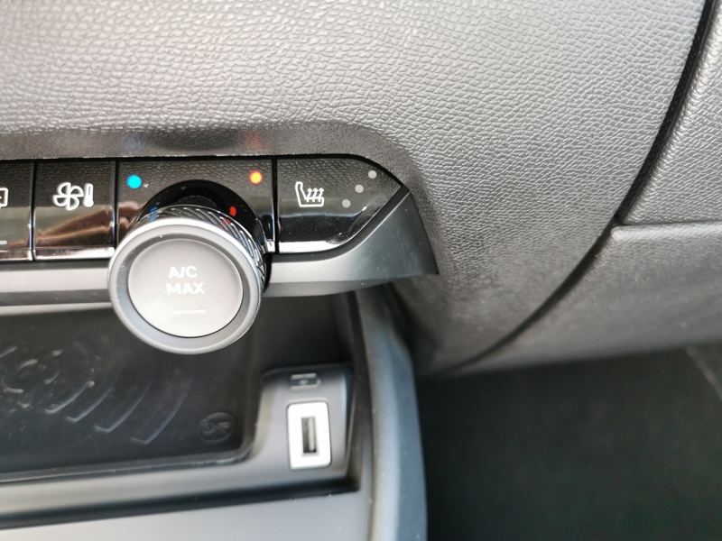 Image Citroën 㑃䈠牥楬敮⠠㤰㈮㈰ⴰ⤾ Shine 1.5 BlueHDI 130 ch BVA8 Siège chauffant Volant chauffant Gps Bluetooth Affichage tete haute Ca