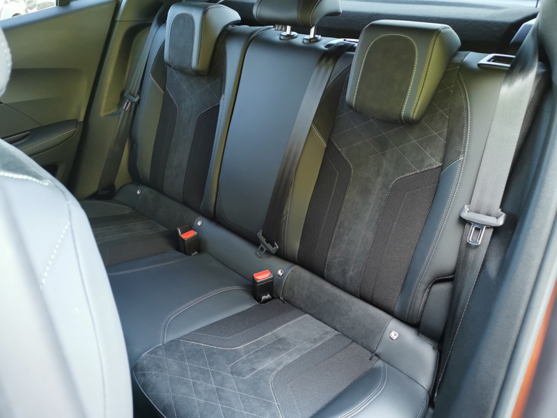 Image Peugeot 2008 GT 1.2 155 ch EAT8 Régulateur/Limiteur Siège chauffant Apple Carplay Caméra Bluetooth 