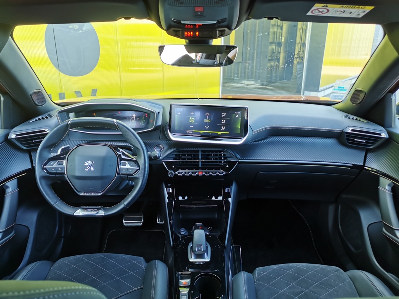 Image Peugeot 2008 GT 1.2 155 ch EAT8 Régulateur/Limiteur Siège chauffant Apple Carplay Caméra Bluetooth 