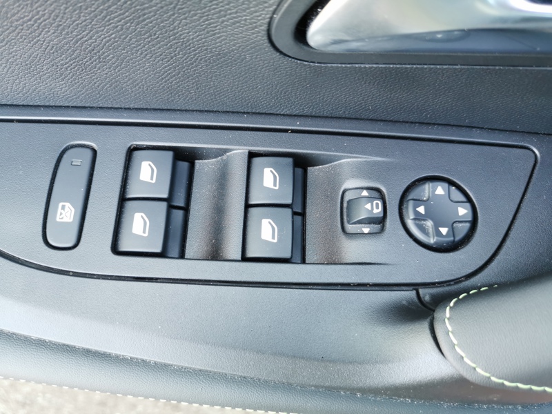 Image Peugeot 2008 GT 1.2 155 ch EAT8 Régulateur/Limiteur Siège chauffant Apple Carplay Caméra Bluetooth 