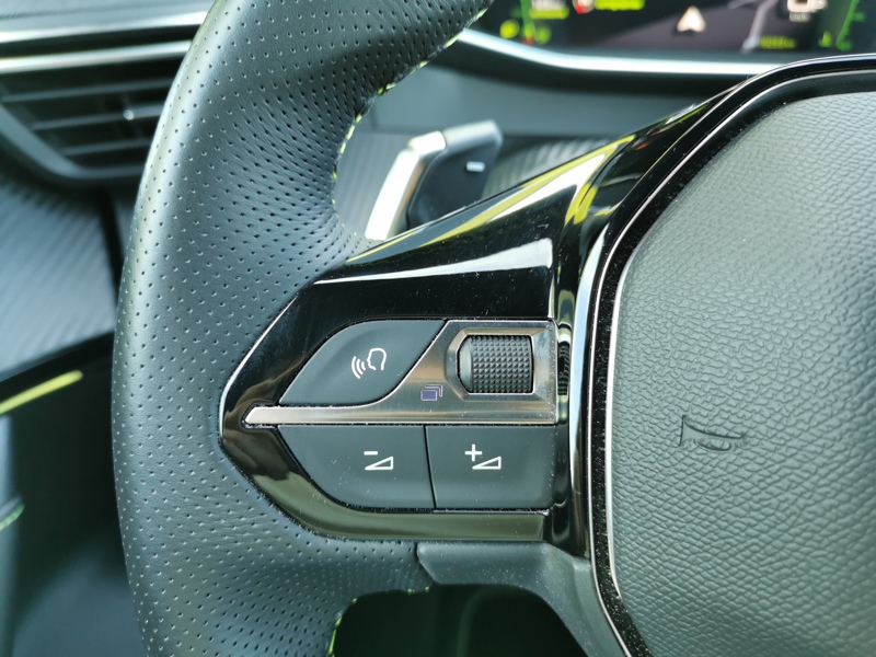 Image Peugeot 2008 GT 1.2 155 ch EAT8 Régulateur/Limiteur Siège chauffant Apple Carplay Caméra Bluetooth 