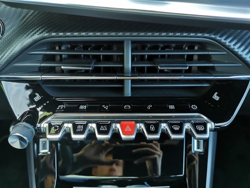 Image Peugeot 2008 GT 1.2 155 ch EAT8 Régulateur/Limiteur Siège chauffant Apple Carplay Caméra Bluetooth 