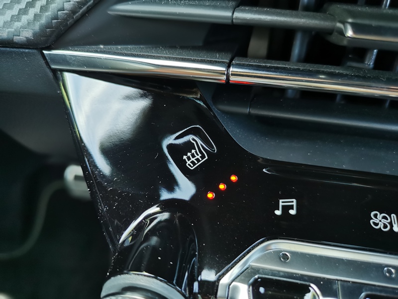 Image Peugeot 2008 GT 1.2 155 ch EAT8 Régulateur/Limiteur Siège chauffant Apple Carplay Caméra Bluetooth 