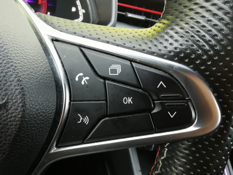 Image Renault 汃潩嘠⠠㠰㈮㄰ⴹ⤾ R.S. Line 1.5 BlueDCI 115 ch Régulateur/Limiteur Caméra Bluetooth Gps Clim auto Démarrage ss clé Feu