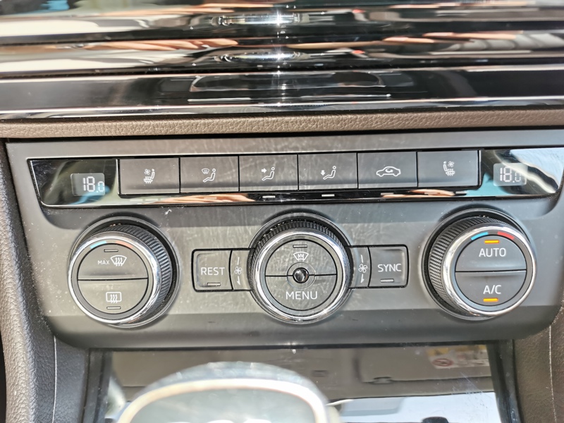 Image Skoda SUPERB BERLINE L&K 4x4 2.0 TDI 190 ch DSG6 Laurin Klement Siège électrique à mémoire chauffant/Ventilé Toit ouvrant