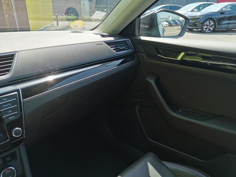 Image Skoda SUPERB BERLINE L&K 4x4 2.0 TDI 190 ch DSG6 Laurin Klement Siège électrique à mémoire chauffant/Ventilé Toit ouvrant